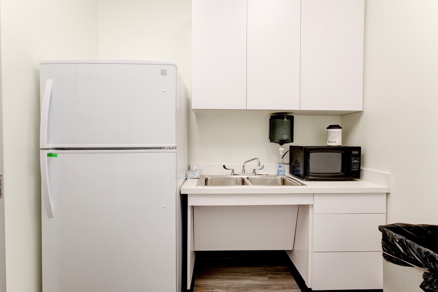 More Photos Of 9545 N Beach St, Fort Worth Medical For Lease