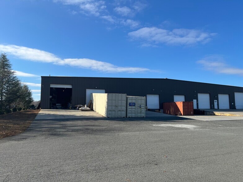 More Photos Of 7204 Stinson Hartis Rd, Indian Trail Light Manufacturing For Lease