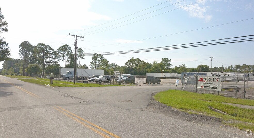 More Photos Of 10688 General Ave, Jacksonville Office For Lease