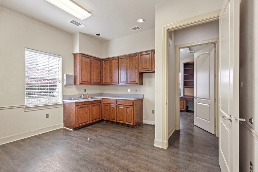 More Photos Of 9480-3 Huebner Rd, San Antonio Medical For Lease