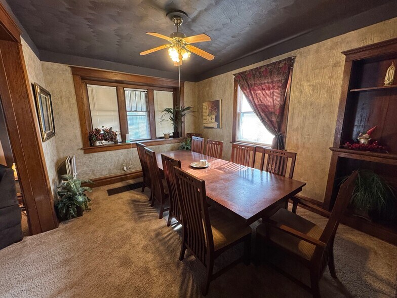 More Photos Of 1009 SW Huntoon St, Topeka Specialty For Sale