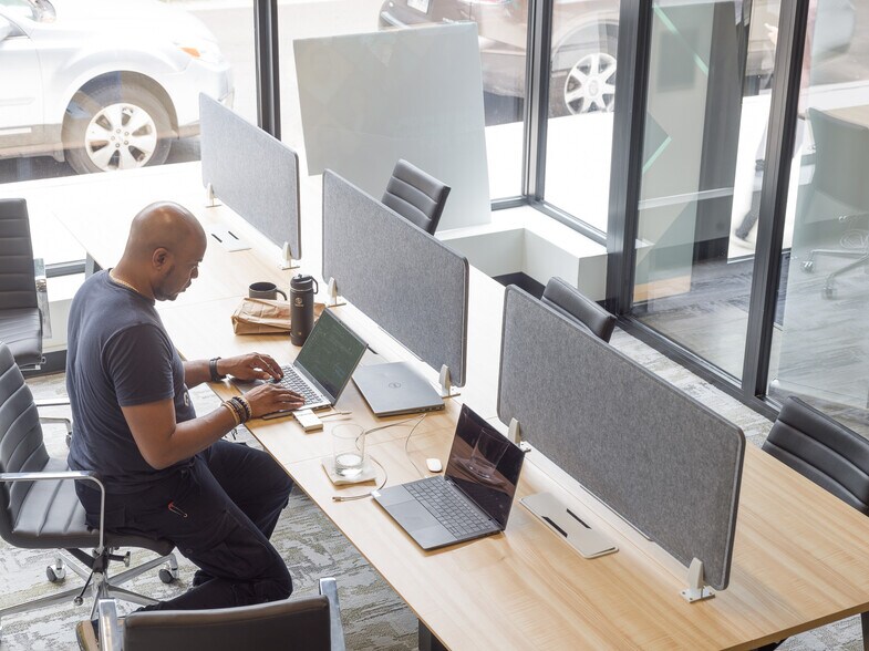 More Photos Of 3838 N Ravenswood Ave, Chicago Coworking Space