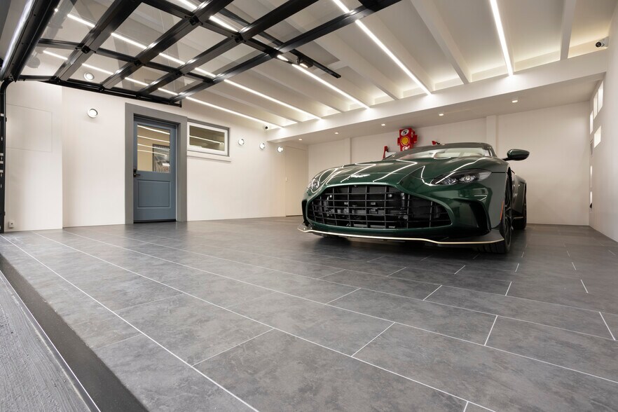 More Photos Of 1217 S Railroad Ave, San Mateo Showroom For Sale