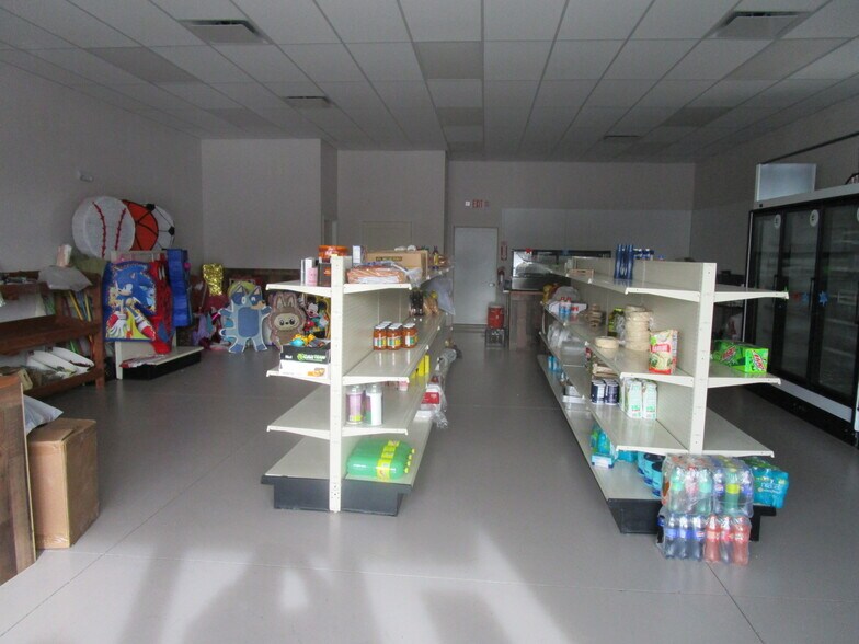 More Photos Of 401 E Kansas Ave, Garden City General Retail For Lease