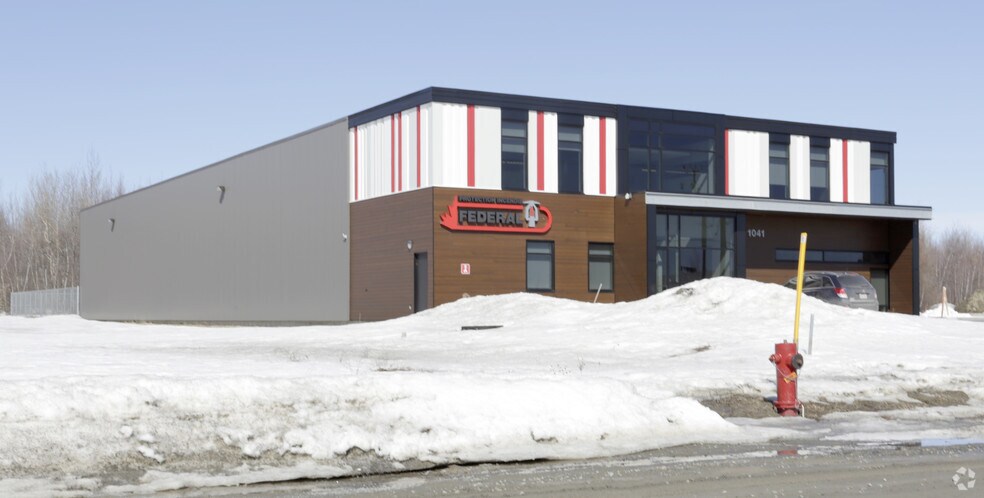 More Photos Of 1041 Rue Des Forges, Terrebonne Warehouse For Lease