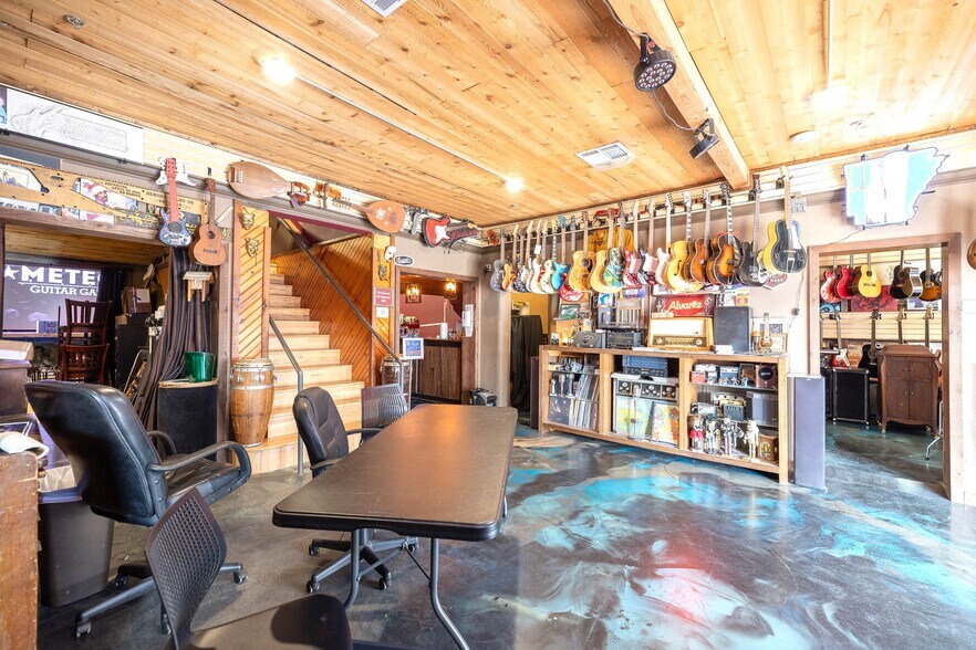 More Photos Of 128 W Central Ave, Bentonville Freestanding For Sale