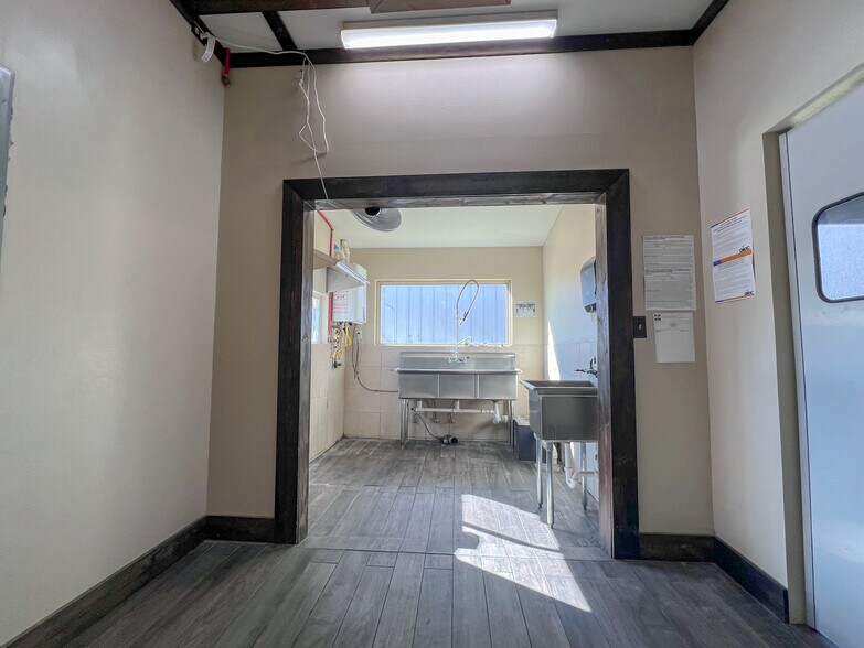 More Photos Of 114 N 5th St, Alpine Storefront For Sale