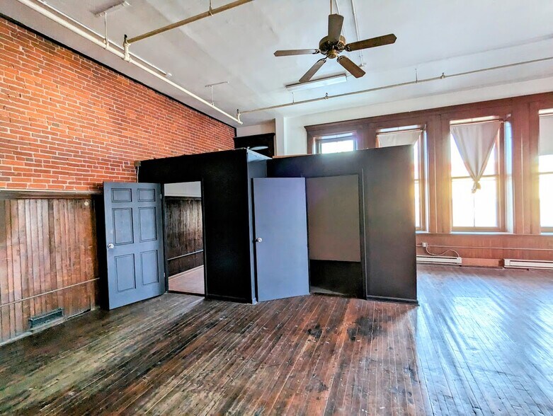 More Photos Of 2617 Peach St, Erie Office For Lease