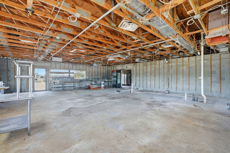 More Photos Of 16541 San Carlos Blvd, Fort Myers Restaurant For Sale