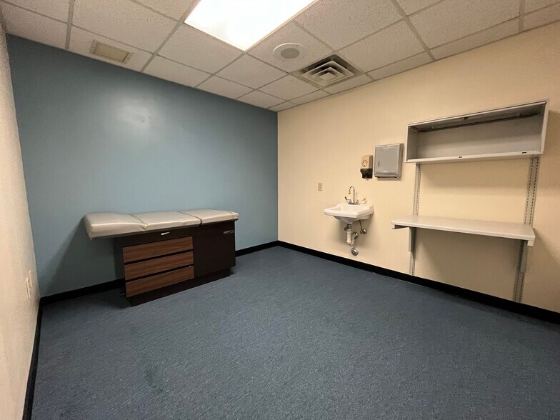 More Photos Of 11835 Fishing Point Dr, Newport News Office Residential For Lease