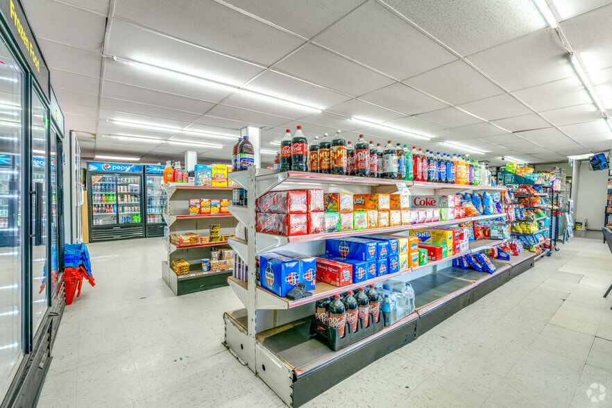 More Photos Of 1201 6th St, Ryan General Retail For Sale