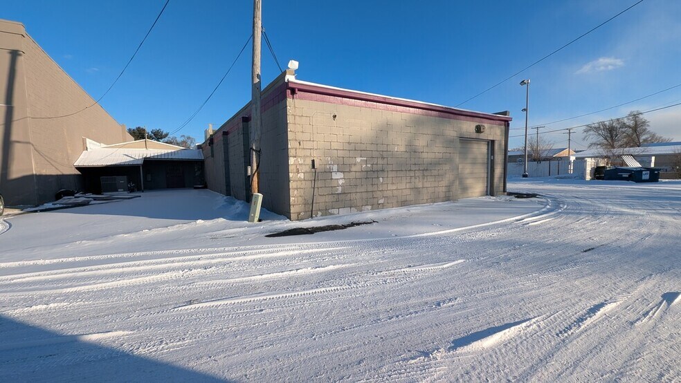 More Photos Of 211 N Dixie Way, South Bend Freestanding For Sale