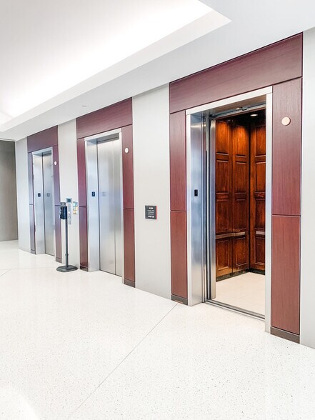 More Photos Of 283 Constitution Dr, Virginia Beach Office For Lease