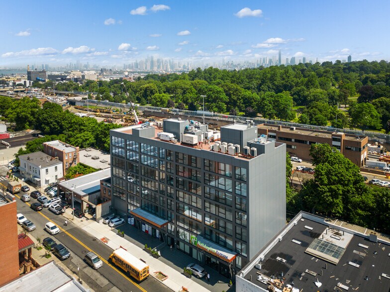 More Photos Of 825 39th St, Brooklyn Office For Sale