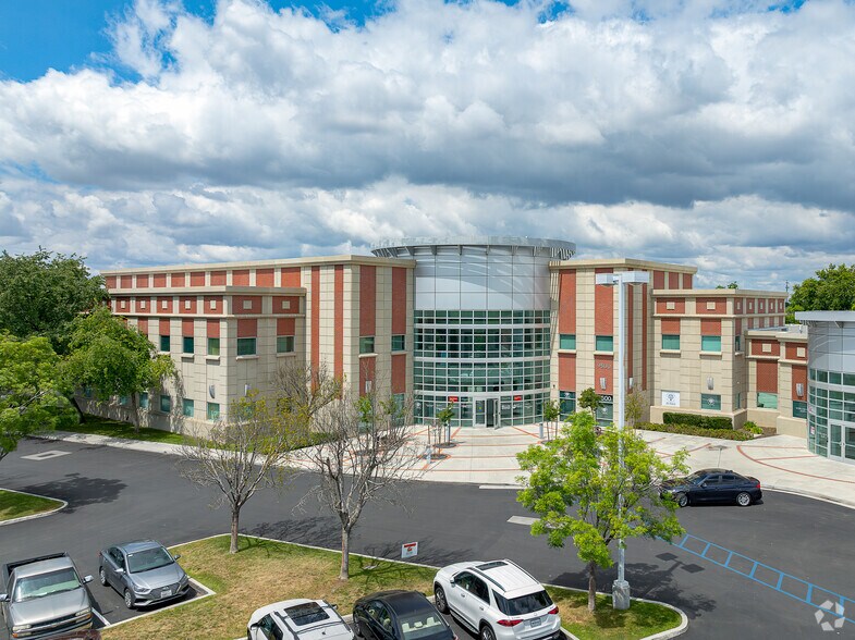More Photos Of 9450-9500 Stockdale Hwy, Bakersfield Medical For Lease