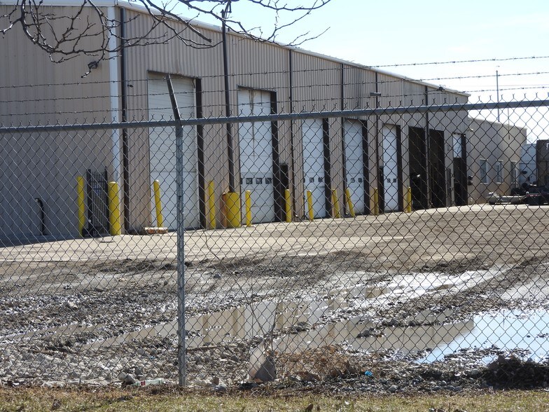 More Photos Of 310 W 162nd St, South Holland Manufacturing For Lease