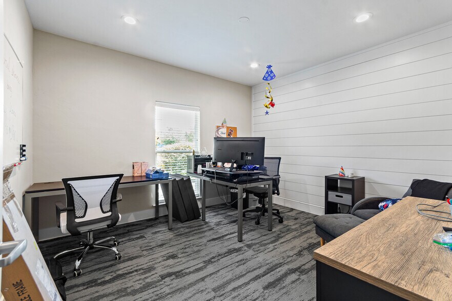 More Photos Of 2720 NW 6th St, Gainesville Medical For Lease