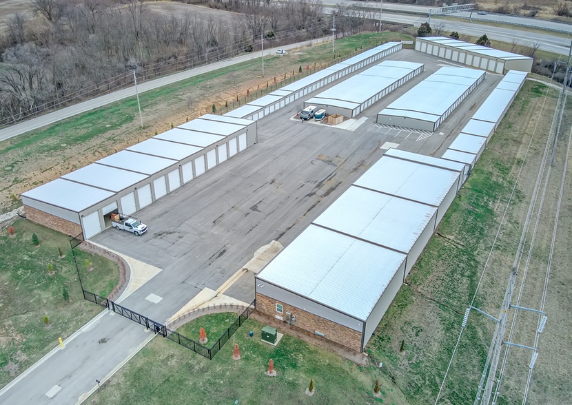 More Photos Of 7557 NW Cookingham Dr, Kansas City Self Storage For Sale
