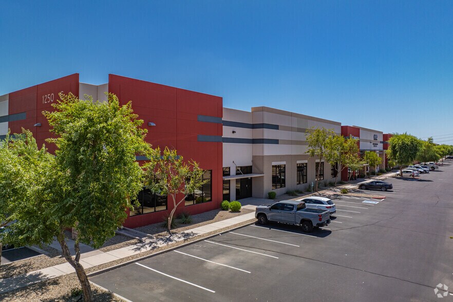 Primary Photo Of 1250 N Fairway Dr, Avondale Distribution For Lease