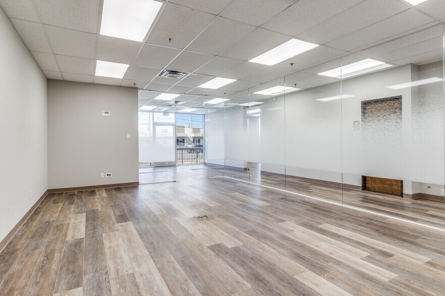 More Photos Of 11232 Leo Ln, Dallas Warehouse For Lease