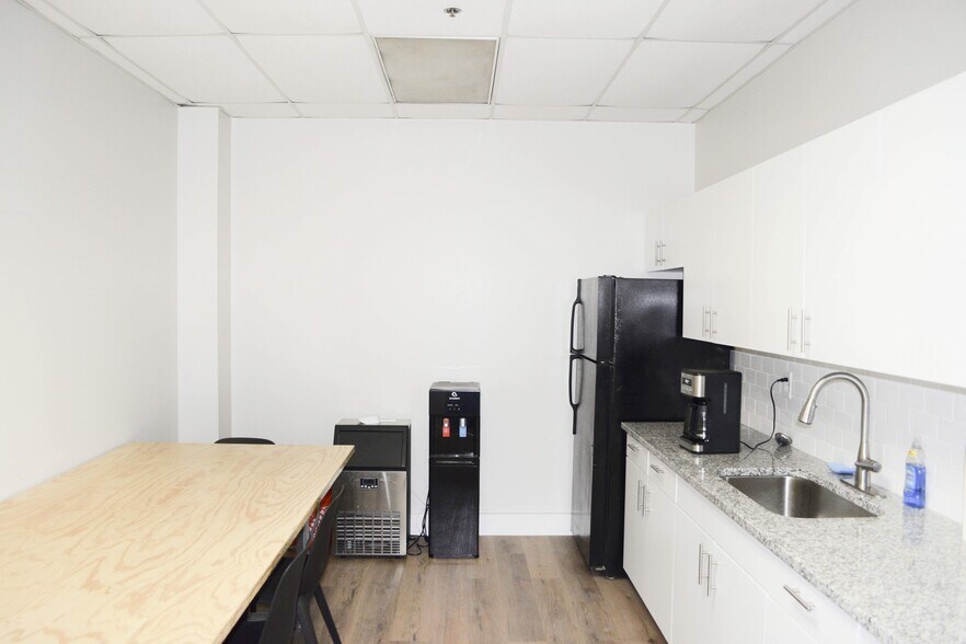 More Photos Of 1050 Central Park Dr, Sanford Warehouse For Sale