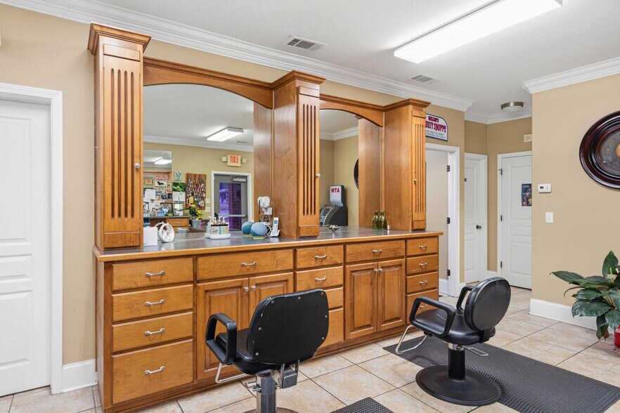 More Photos Of 537 S Ferdon Blvd, Crestview Office For Lease