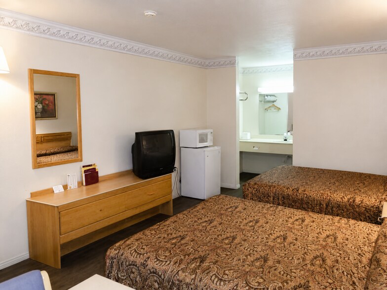 More Photos Of 2225 US-77, Robstown Hotel For Sale