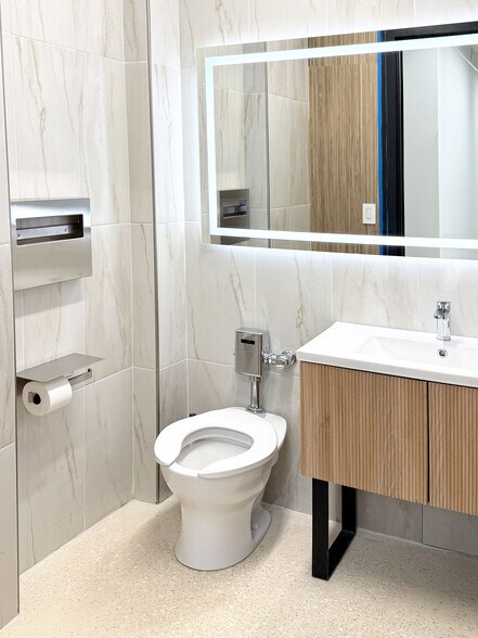 More Photos Of 32 W 39th St, New York Loft Creative Space For Lease