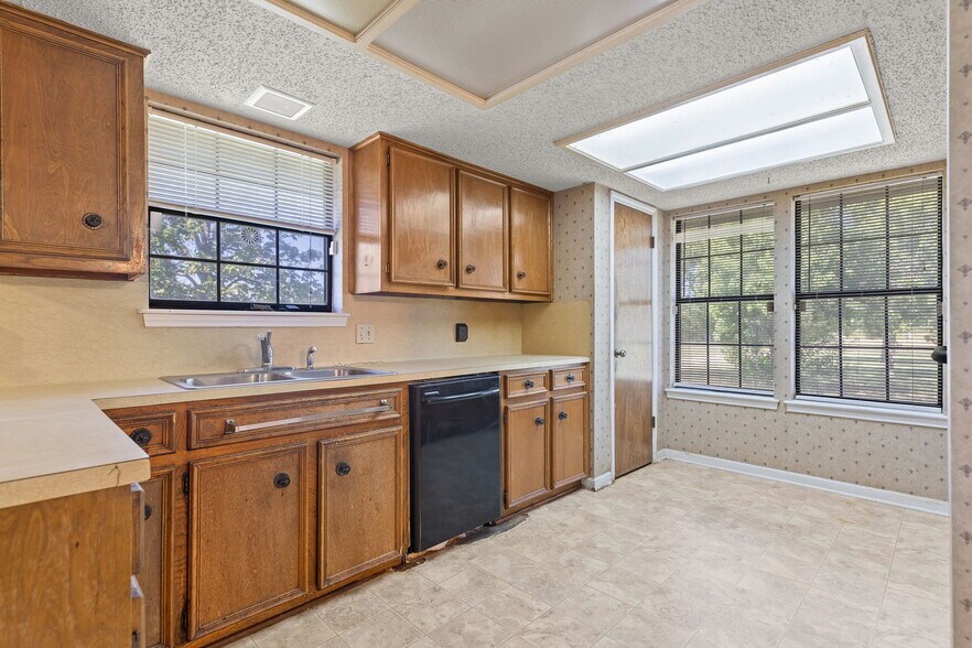 More Photos Of 12409 Lowden Ln, Manchaca Flex For Sale