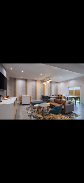 More Photos Of 215 Alford Dr, Weatherford Hotel For Sale