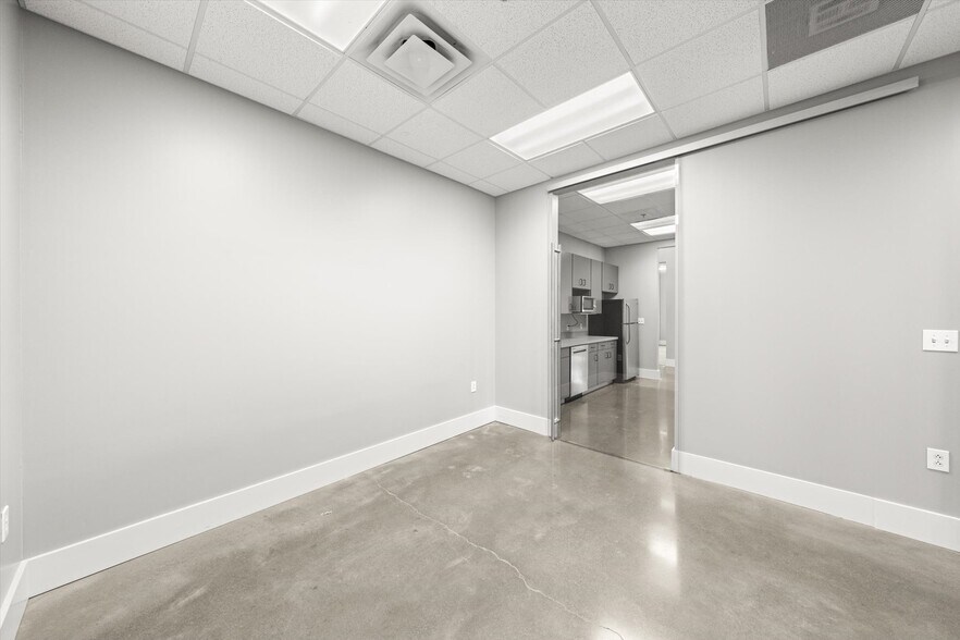 More Photos Of 2099 Thunderhead Rd, Knoxville Loft Creative Space For Sale