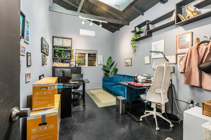 More Photos Of 3642 W 139th St, Hawthorne Movie Radio TVStudio For Lease