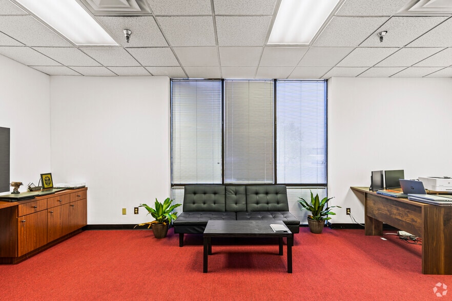 More Photos Of 850 Northlake Dr, Coppell Warehouse For Lease