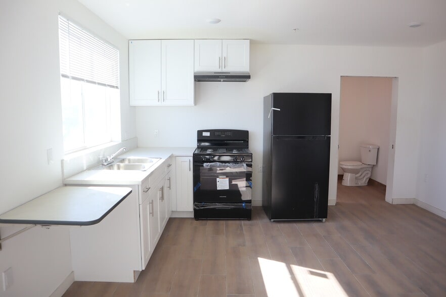 More Photos Of 7415 S Main St, Los Angeles Apartments For Sale