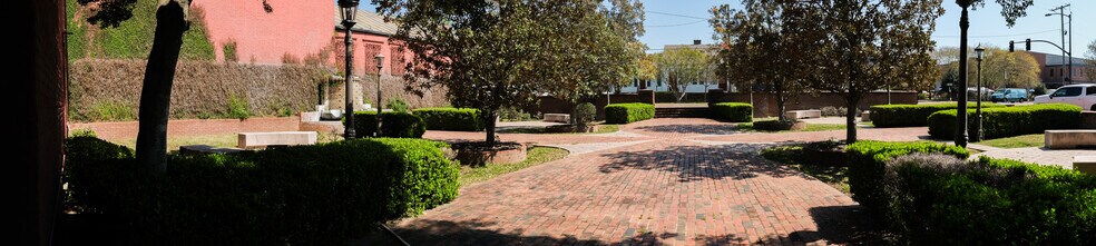 More Photos Of 200 N Canal St, Natchez Flex For Sale