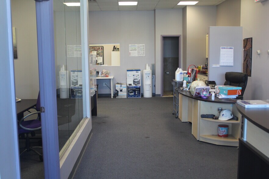 More Photos Of 34-27 Steinway St, Astoria Office For Lease