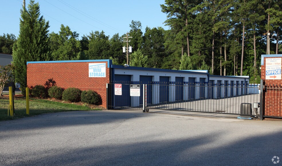 Primary Photo Of 115 Mcdonough Pky, McDonough Self Storage For Sale