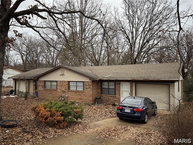 Primary Photo Of 2709 Oakmoore Dr, Poplar Bluff Apartments For Sale
