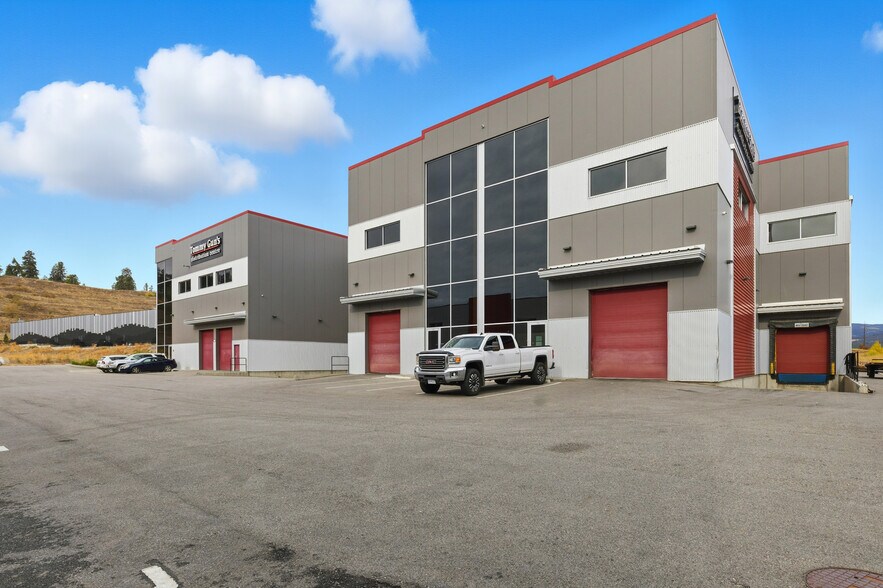 More Photos Of 1965 Pier Mac, Kelowna Warehouse For Sale