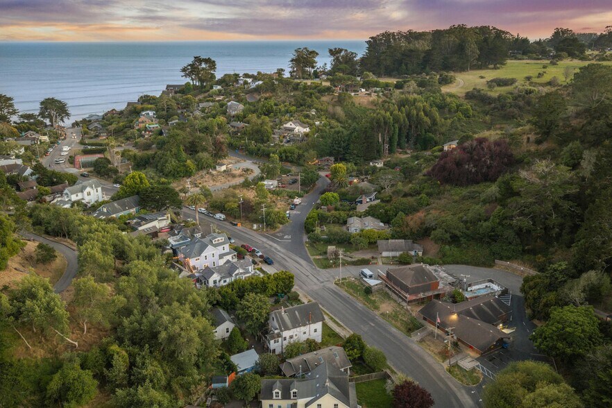 More Photos Of 16-22 Brighton Avenue, Bolinas General Retail For Sale