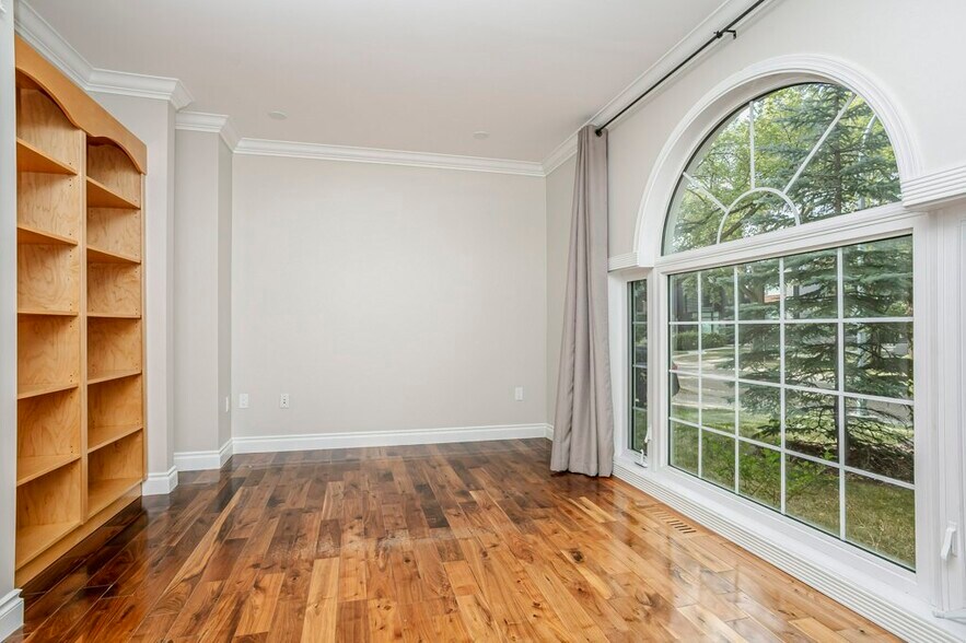 More Photos Of 9119 117 St NW, Edmonton Apartments For Sale