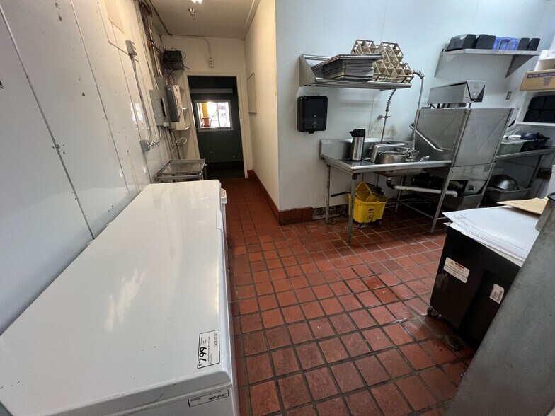 More Photos Of 442 Cherry St, Macon-Bibb Restaurant For Lease