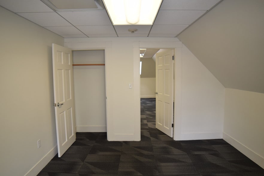 More Photos Of 450-456 Boston Post Rd, Weston Storefront Retail Office For Lease