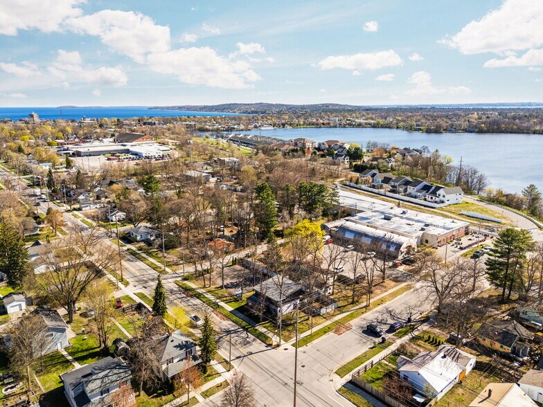 More Photos Of 1323 Cass St, Traverse City Flex For Sale