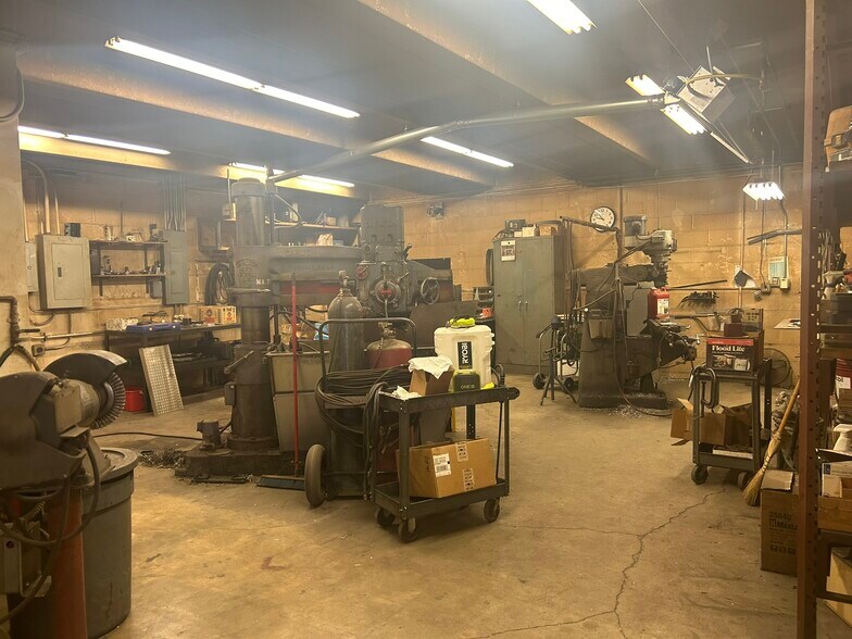 More Photos Of 5281 Lincoln St, Denver Manufacturing For Lease