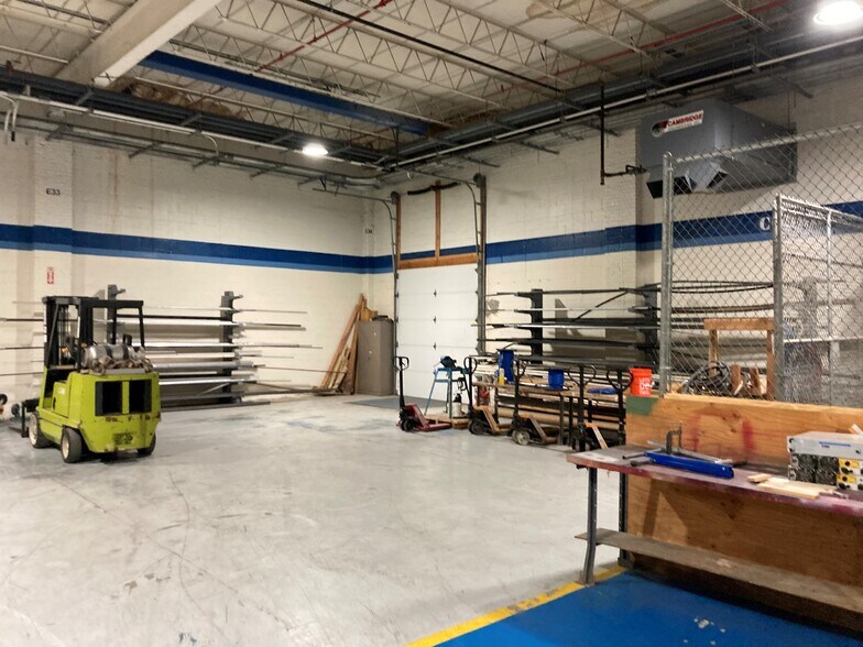 More Photos Of 30 Moffitt St, Stratford Warehouse For Lease