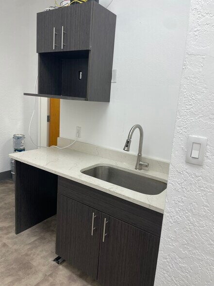 More Photos Of 6011 Benjamin Rd, Tampa Light Distribution For Lease