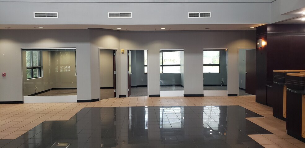 More Photos Of 3169 Lebanon Pike, Nashville Bank For Sale