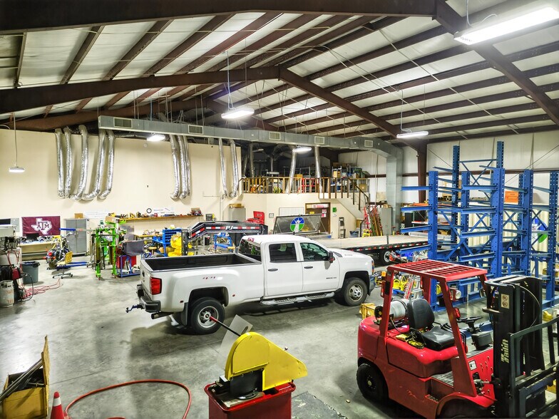 More Photos Of 8601 Fawn Trl, Conroe Warehouse For Lease