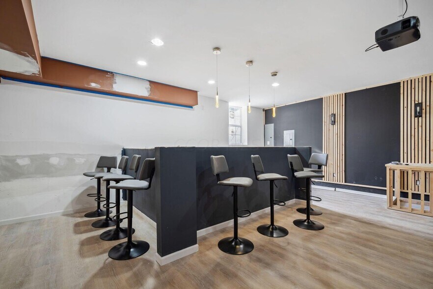 More Photos Of 4677 E Livingston Ave, Columbus Specialty For Sale